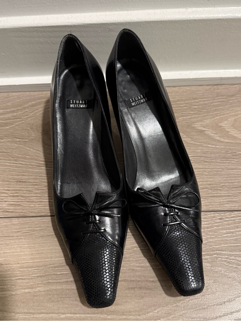 VINTAGE Stuart Weitzman Black Leather Pointed Toe Pumps with Bow Accent